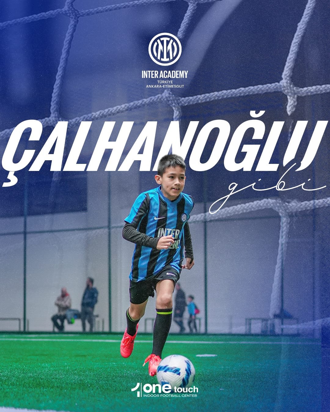 “Çalhanoğlu gibi” başlıklı tasarım, Inter forması giymiş genç oyuncu topla koşuyor