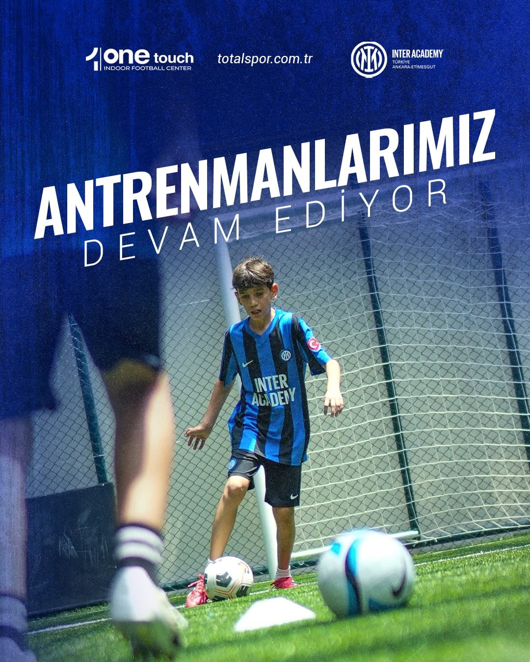 “Antrenmanlarımız devam ediyor” başlıklı tasarım, topa vuran genç oyuncu